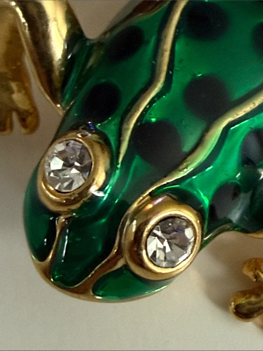 Vintage Gold-Tone Green Enamel Frog Pin Brooch with Crystal Eyes pin polka dots